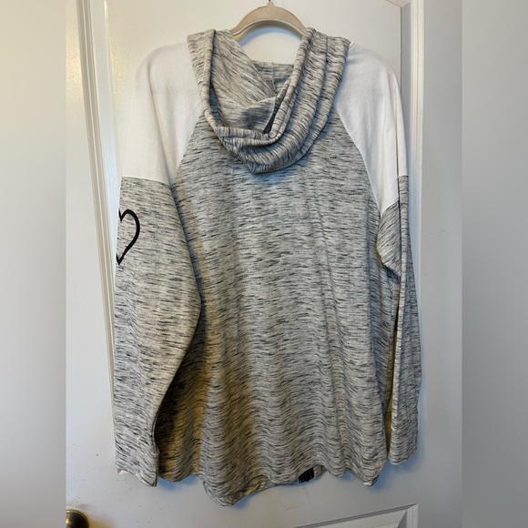 Miss Chievous Women’s 2X “LOVE” Hoodie - Picture 5 of 8